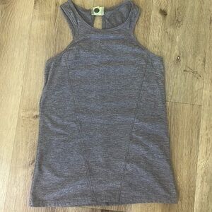 Oiselle high neck tank size small